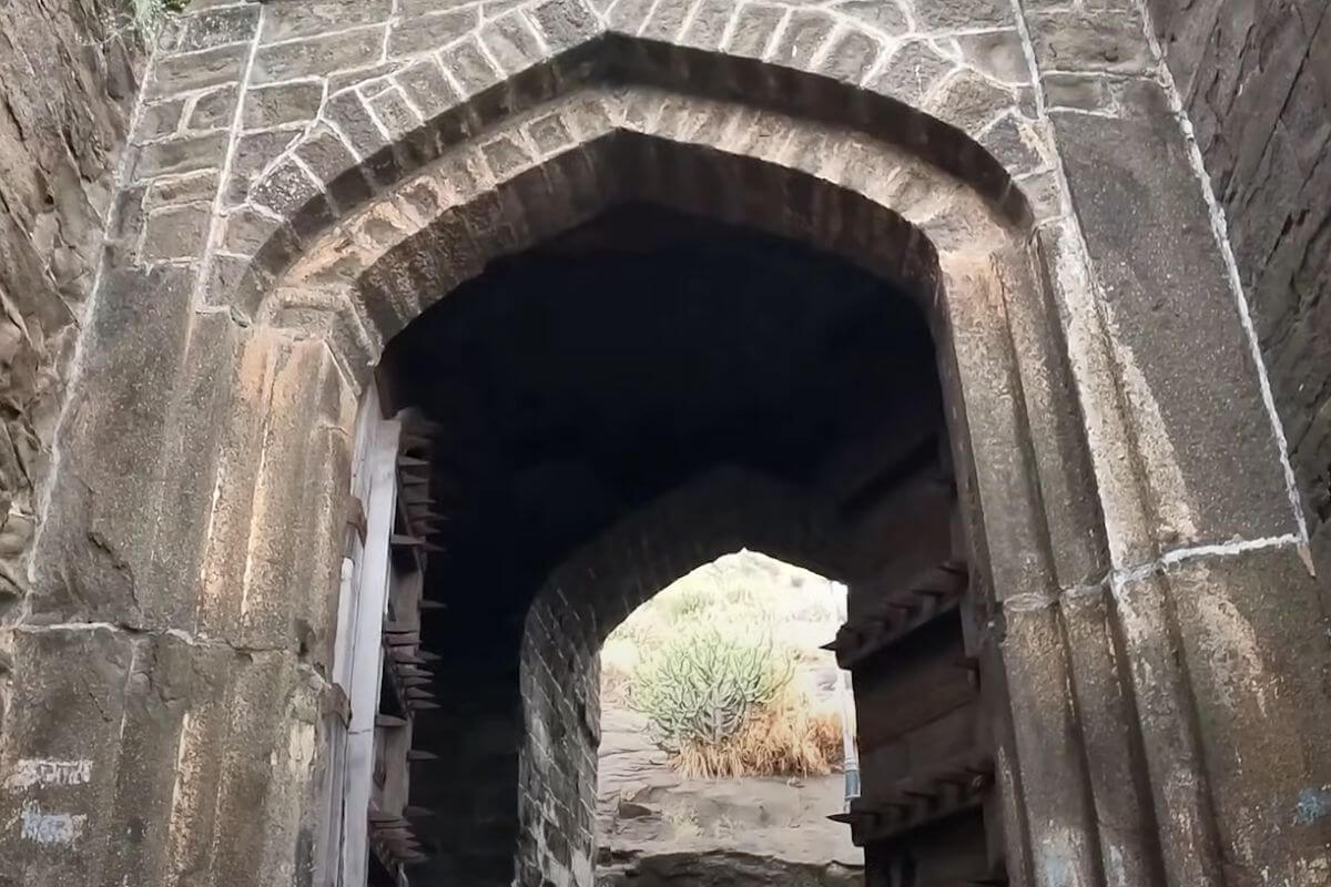 Hatti Darwaja Shivneri Fort 6